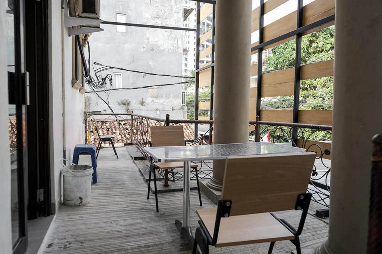 Reddoorz Plus Near Taman Anggrek Mall Jakarta Exterior photo