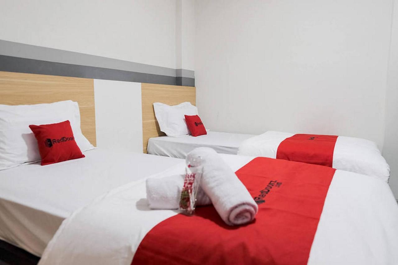 Reddoorz Plus Near Taman Anggrek Mall Jakarta Exterior photo